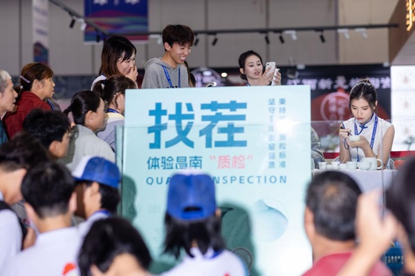 Changnan Ceramics  Royal kiln product control officer  invites you to  find fault